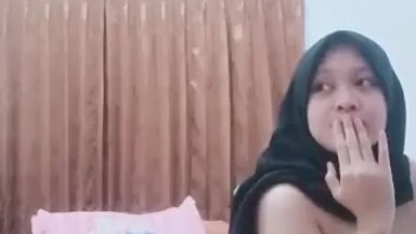 Anak_SMP_Cantik_Omek_Pake_botol_parfum.Bokepi com