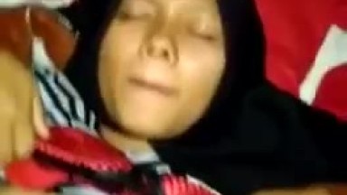 Yuni Jilbab SMP hyperseks