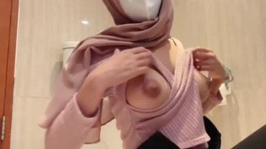 Safira mahasiswi jiLbab cantik pamer onderdiL 1