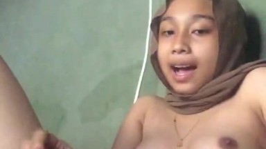 ABG JiLbab binaL mainin diLdo