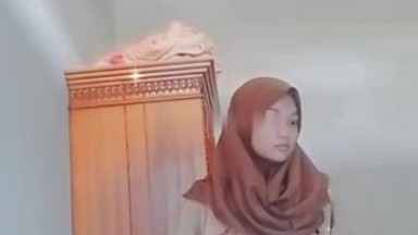 Viral! || Ainun ABG Cantik seragam pramuKa spiLL toket bulat