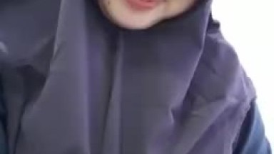 Emak2 Jilbab Pamer tete habis arisan