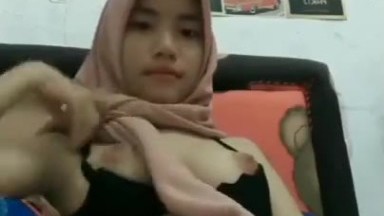 Vanya ABG Jilbab suka omegh