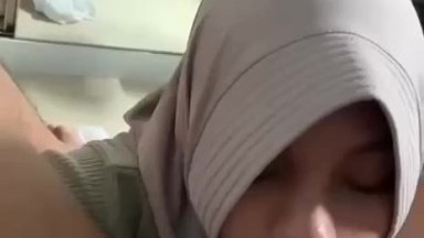 Ukhty Jilbab Cantik tapi binaL banget