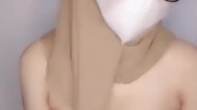 Fitri Cantik Jilbab Binal Pen Dientot berdiri