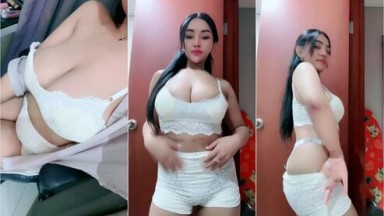 BabyToge Ebot Nakal Menggoda Pamer Bokong Sexy - Streaming Bokep Indonesia