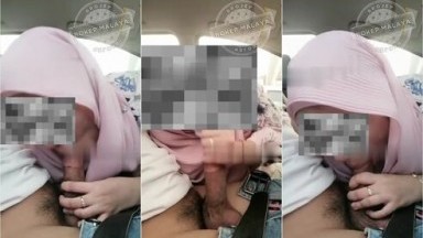 Sepongan Innocent MILF Jilbab Dalem Mobil Malay Punya - Bokep Sepong