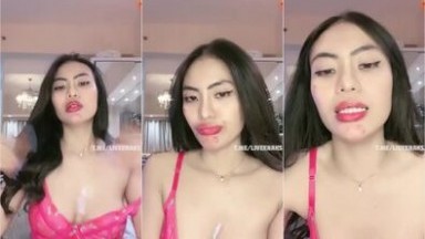 Ebot Goyang Binal Striptis Uting Coklat Nongol Host Cakep - BOKEPLAH