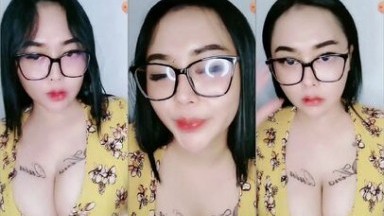 Leila Cakep Berkacamata Nyepong Jilat Otong Pacar Baru Nih - BOKEPLAH