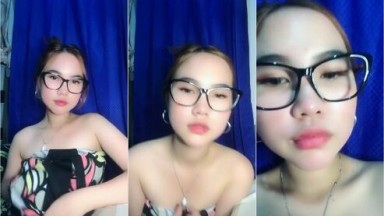 Pesona Angeline Berkacamata Cakep Nan Kece ID 27981238 Mango - BOKEPLAH