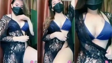 mango live hott!! putri nia goyang bar bar pamer tete dan m c tembem bikin - Bokep Indo Terbaru