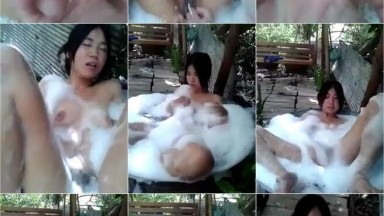 Chika mandi di ember gede sambil dicolmekin - Bokep Indo Terbaru