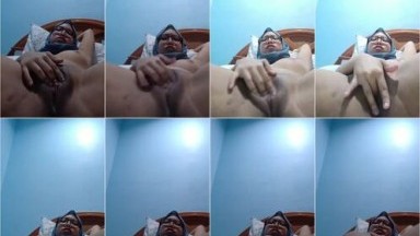 Bokep hijab- hijab kacamata memeknya kemasukan semut makanya gatel - Bokep Indo Terbaru