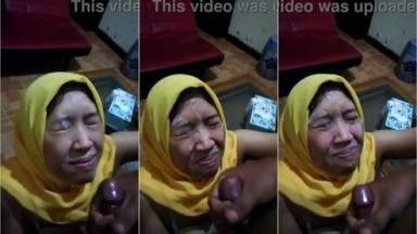 Jilbab Kuning Crot di Muka Berlumuran Peju - Ruang Bokep